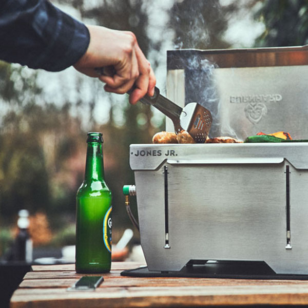 946369_Burnhard_JonesJr_1Brenner_Moodfoto100_HiRes_web_vorschau