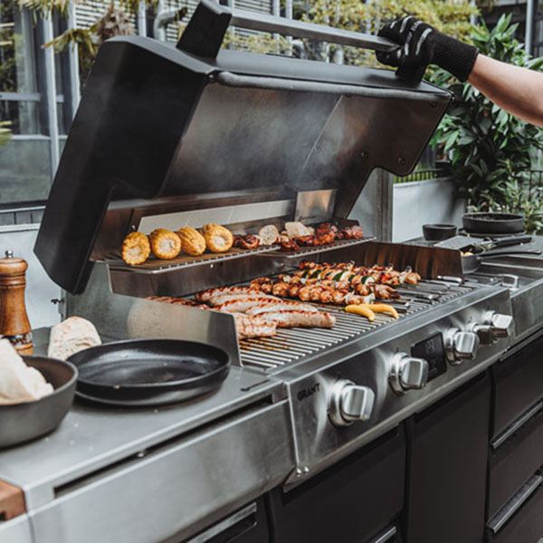 946369_Burnhard_JonesJr_1Brenner_Moodfoto85_HiRes_web_vorschau