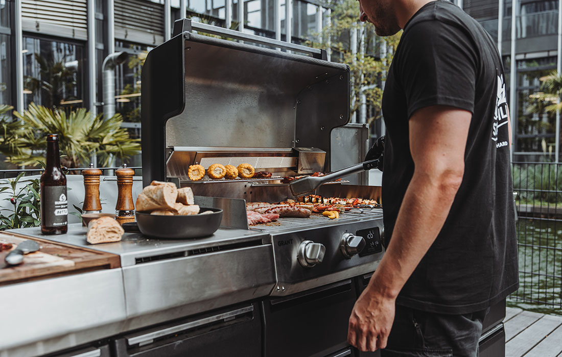 Slider_01_946187_BURNHARD_GRANT Outdoorküche_Mood_09